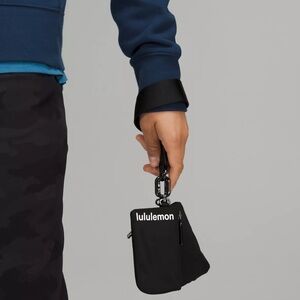 Lululemon Dual Pouch Wristlet Colour black